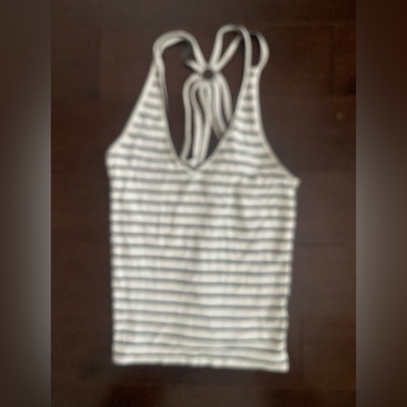 5 tops - Hollister, dynamite etc. - Picture 4 of 16